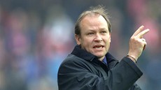 Sparťanský trenér Ivan Hašek při utkání fotbalového derby proti pražské Slavii. Sparťanský trenér Ivan Hašek při utkání fotbalového derby proti pražské Slavii.