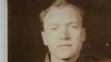 Alois Dubec slouil ve vládním vojsku, v roce 1944 ho vyslali na italskou...