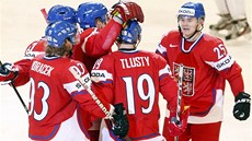 Gólová radost eských hokejist v zápase se Slovinskem.