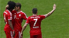 KONEN. Fotbalisté Bayernu Mnichov v 69. minut oslavují první gól proti