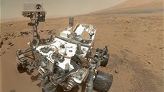 Vlastní portrét vozítka Curiosity, které pořídilo 31. října 2012 na Marsu.... Vlastní portrét vozítka Curiosity, které pořídilo 31. října 2012 na Marsu....