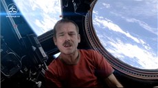 Kanadský astronaut Chris Hadfield ve videoklipu Space Oddity od Davida Bowieho,... Kanadský astronaut Chris Hadfield ve videoklipu Space Oddity od Davida Bowieho,...