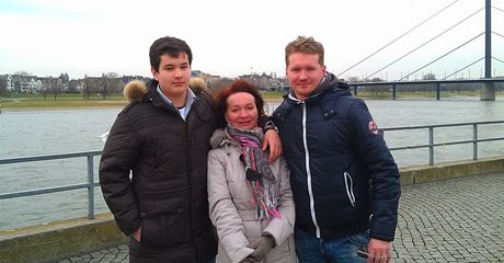 Rodina Alexeje Torubarova. Zleva mladí syn Nikita, manelka Svtlana a starí