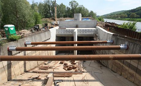 Vodní elektrárna na ece Morav mezi Otrokovicemi a Blovem zaala fungovat loni.