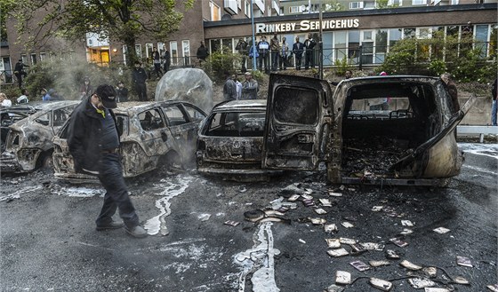 Stockholmským pedmstím Rinkeby na jae 2013 zmítaly nepokoje.