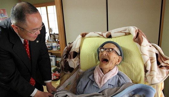 Nejstarí mu svta Diroemon Kimura pi oslav svých 116. narozenin.