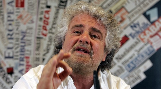 Beppe Grillo, zakladatel italského Hnutí pti hvzd, které na íení fake news a konspirací staví svou politiku.
