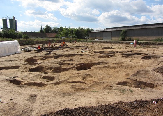 Archeologický przkum v Dolních Beanech pinesl pes dva tisíce nalezených