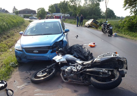 Stet motocyklisty s fordem u Starých Jesenan skonil tragicky. Foto: Policie
