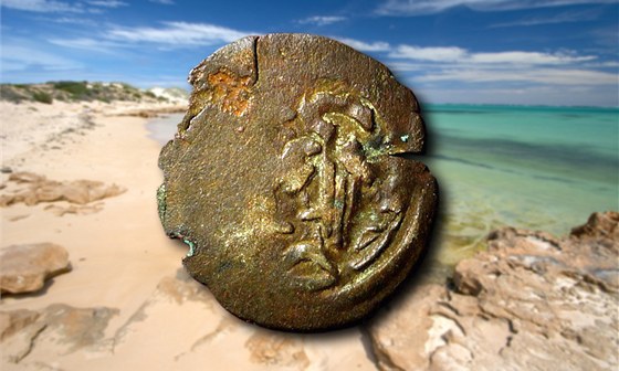 Mdná mince, kterou nael na severoaustralské plái voják v roce 1944 me
