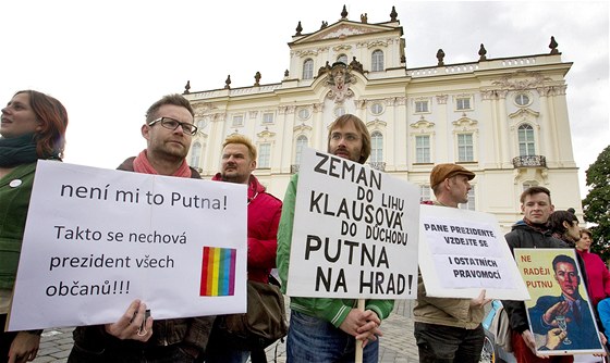 Protest proti postupu prezidenta Miloe Zemana pi udlování profesury Martinu...