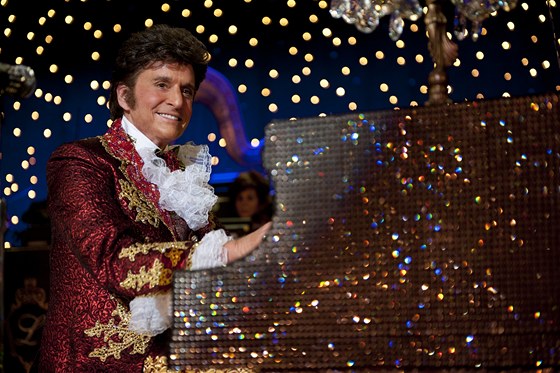 Michael Douglas v novém filmu Behind the Candelabra