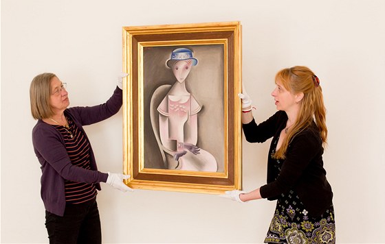 Nejdaí obraz Dve v rových atech instalují v Opon autorky výstavy