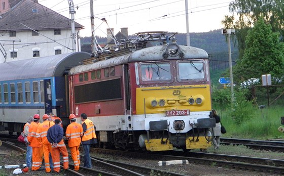 U Nepomuku na Plzesku  vykolejila v kvtnu 2013 lokomotiva rychlíku. Nehoda se...