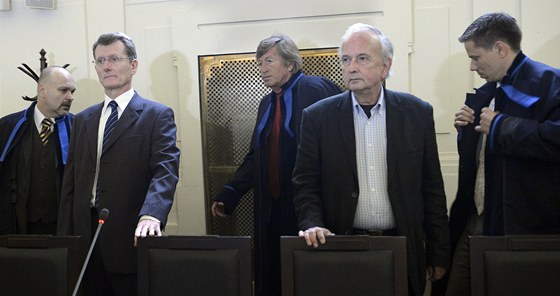 Bývalí úedníci praského magistrátu obvinní v kauze Opencard u soudu: Ivan