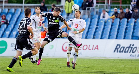 Momentka z utkání mezi fotbalisty Hradce Králové a Píbrami.