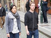 Mark Zuckerberg s manelkou v Praze