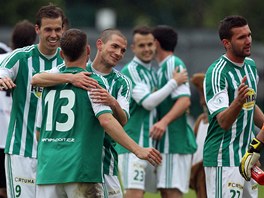 ZPTKY V LIZE. Fotbalist Bohemians se raduj z postupu do nejvy soute.