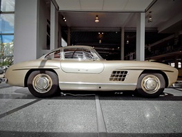 Mercedes-Benz 300SL "Gullwing" patí mezi nejslavnjí a nejkrásnjí modely v...