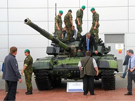 Tank T-72 v modernizované verzi M4 CZ.