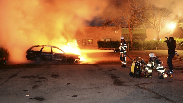 Hoc automobil na pedmst Stockholmu (21. kvtna 2013)