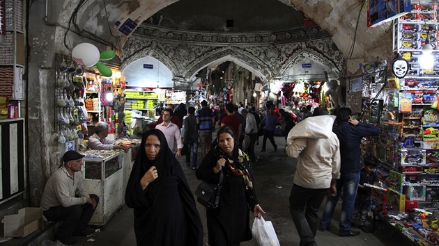 Star bazar v Tehernu. Zem ovldan islmskmi kleriky se chyst na volby (20. kvtna 2013)
