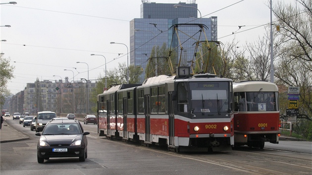 Vz . 9002 19. dubna 2005 na Libeském most. Od roku 2002 vozy zaaly vozy