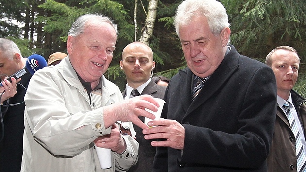 Prezident Milo Zeman se zastnil otevrn studnek Barborky a Vitulky u T Studn nedaleko Novho Msta na Morav.