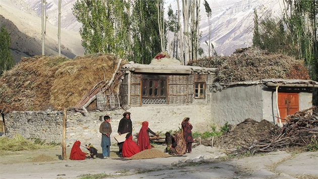 Horolezci osad Arandu v severnm Pkistnu poprv pomohli v roce 2006.