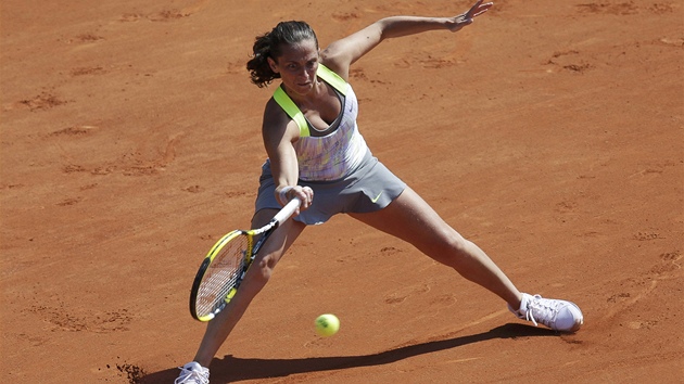 Italsk tenistka Roberta Vinciov v duelu 1. kola Roland Garros s Francouzkou  Stephani Foretzovou Gaconovou.