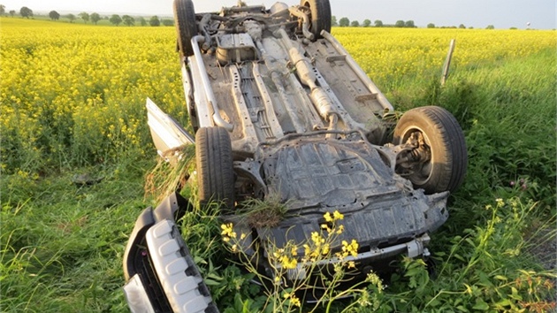 Policist ptrali po idii auta, kter minul tden skonilo na stee nedaleko Bernartic. Ukzalo se, e za volantem sedl majitel vozu, kter pitom policii tvrdil, e mu auto ukradli.