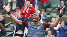 DOKÁZAL JSEM TO. Gael Monfils rozjásal paíské publikum, v 1. kole Roland...