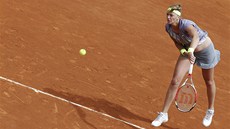 PODÁNÍ. eská tenistka Petra Kvitová podává v 1. kole Roland Garros.