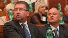 Majitelé Baníku Ostrava Petr afarík a Libor Adámek ped hlasováním o prodeji