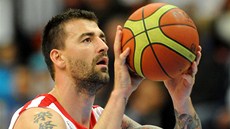 Radoslav Rančík z Nymburka střílí na koš Prostějova během finále basketbalové Radoslav Rančík z Nymburka střílí na koš Prostějova během finále basketbalové