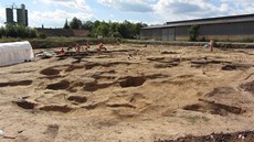 Archeologický průzkum v Dolních Břežanech přinesl přes dva tisíce nalezených Archeologický průzkum v Dolních Břežanech přinesl přes dva tisíce nalezených