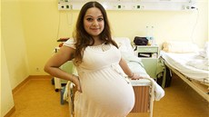 Alexandra Kiňová očekává narození paterčat. Byla počata přirozenou cestou.... Alexandra Kiňová očekává narození paterčat. Byla počata přirozenou cestou....
