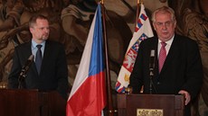 Prezident Miloš Zeman a ministr školství Petr Fiala oznamují na tiskové Prezident Miloš Zeman a ministr školství Petr Fiala oznamují na tiskové