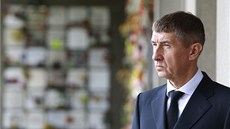 Podnikatel Andrej Babiš před posledním rozloučením s politikem a prognostikem Podnikatel Andrej Babiš před posledním rozloučením s politikem a prognostikem