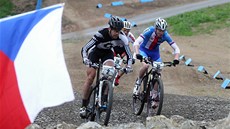 Jan Nesvadba (vpravo) ve sprintu Světového poháru horských kol v Novém Městě na Jan Nesvadba (vpravo) ve sprintu Světového poháru horských kol v Novém Městě na