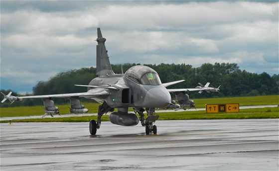 Mohly by místo gripen startovat k mlícím letounm stroje L-159? as od asu se vynoí otázka, e L-159 staí, realita je ale taková, e nestaí.