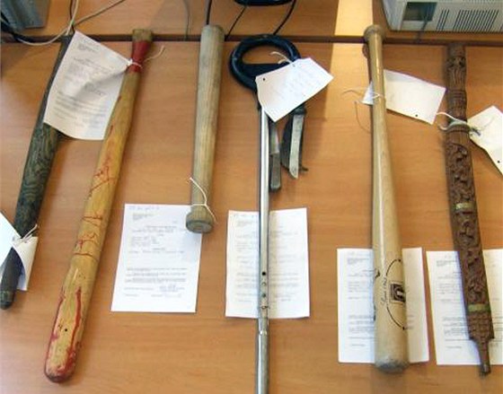 Zbran, které zabavili policisté úastníkm stedeního protestu v Duchcov na
