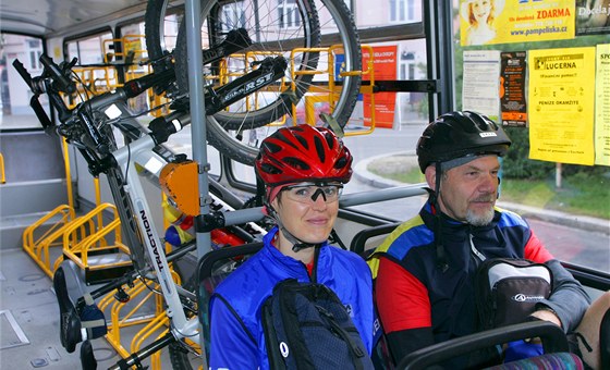 Nové autobusové linky urené pro cyklisty, zaaly na jiní Morav jezdit v sobotu 19. dubna. (Ilustraní snímek)