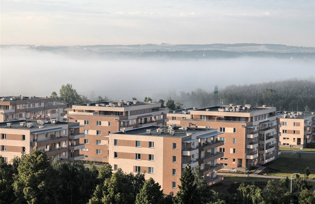 Mlha nad Prahou po proprené noci. U Milíovského lesa.