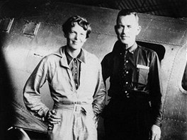 Amelia Earhartov s navigtorem Fredem Noonanem