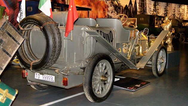 Vz Itala 35/45 HP, kter vyhrl prvn ronk zvodu v roce 1907. Expont vystaven v muzeu v Turn pozdji dostal jmno Itala Peking-Pa (italsky Pechino-Parigi).
