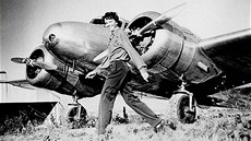 Fotografie, na které se podle History Channel nachází Earhartová a Noonan.