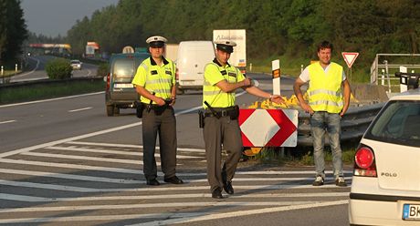 Policisté zanou dálnici na 153. kilometru ve smru na Brno uzavírat v sobotu v devt hodin veer. Ilustraní snímek