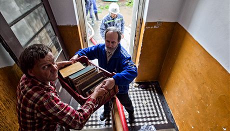 Cidlina v Novm Bydov zatopila sklad mstsk knihovny. (3. 6. 2013)