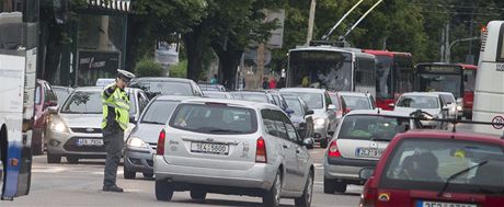 Dopravu v Pardubicích obas postihne kolaps. Strany a hnutí slibují, e to zlepí.